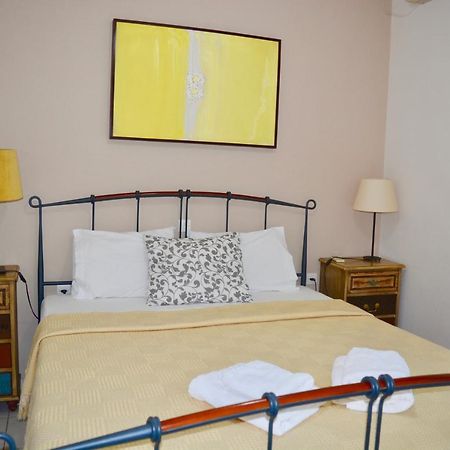 Troumpas Family Rooms & Apartments เลโอนีดีออน ภายนอก รูปภาพ