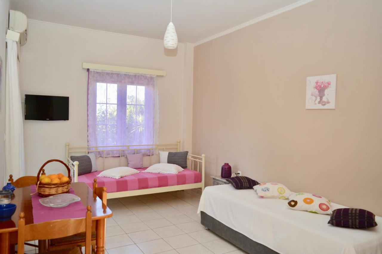 Troumpas Family Rooms & Apartments เลโอนีดีออน ภายนอก รูปภาพ