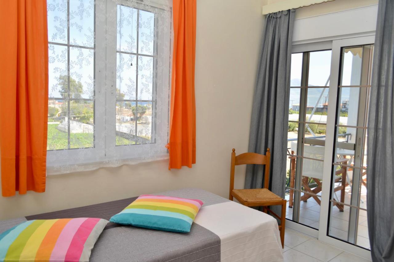 Troumpas Family Rooms & Apartments เลโอนีดีออน ภายนอก รูปภาพ