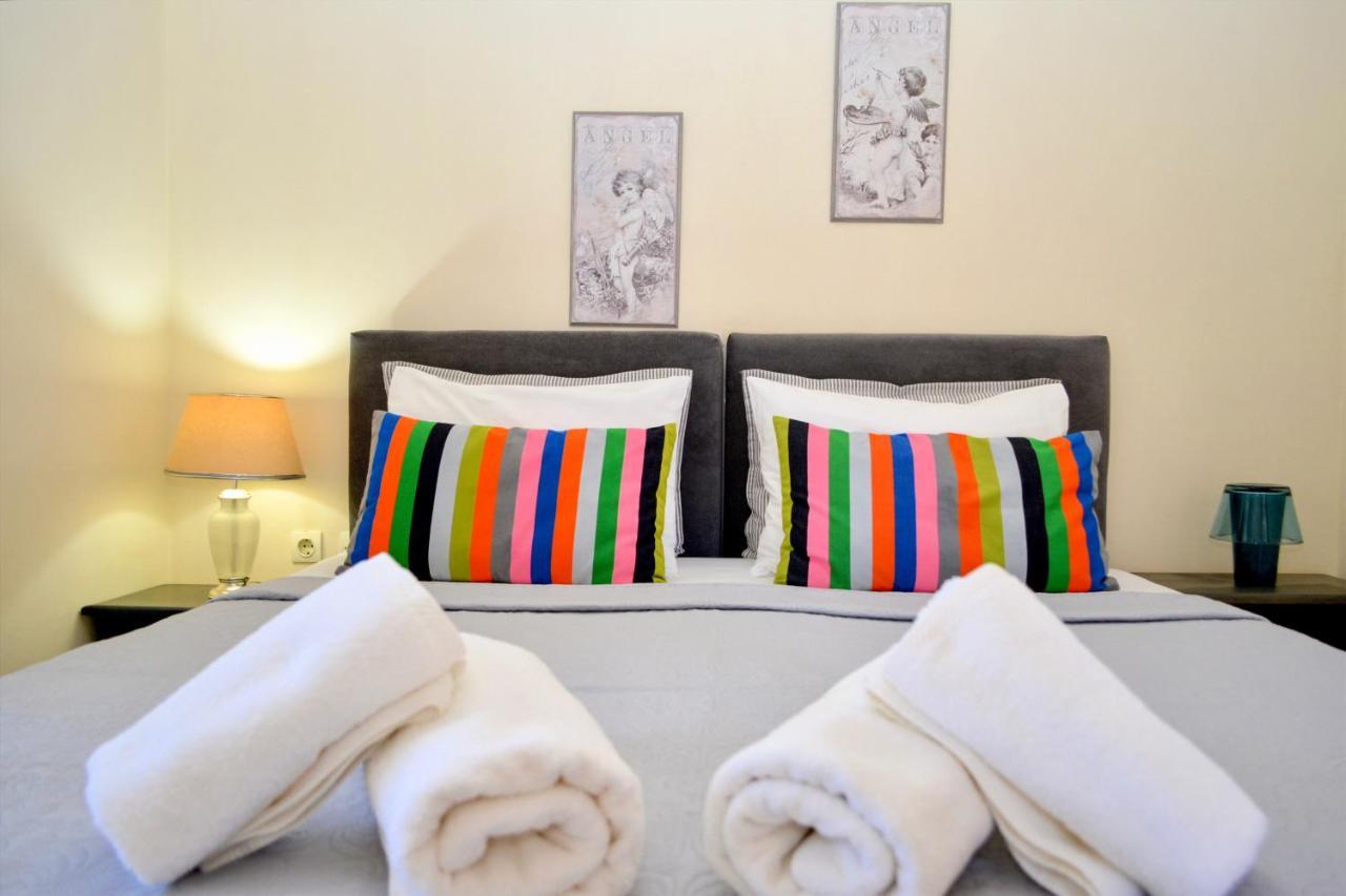 Troumpas Family Rooms & Apartments เลโอนีดีออน ภายนอก รูปภาพ