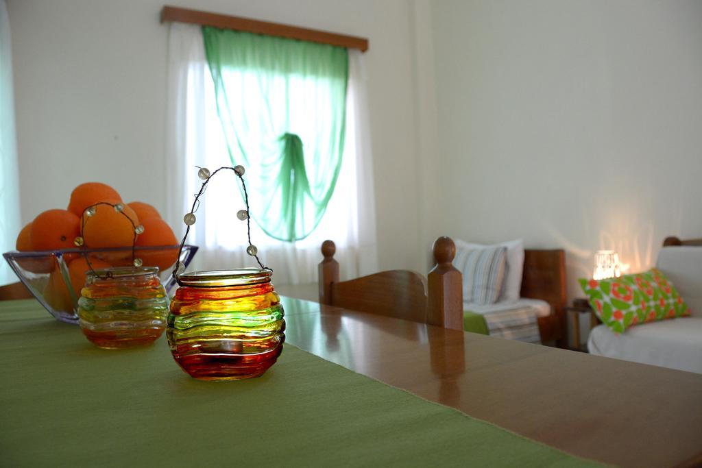 Troumpas Family Rooms & Apartments เลโอนีดีออน ภายนอก รูปภาพ